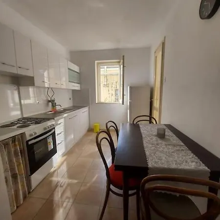 Mirko Apartman Zára